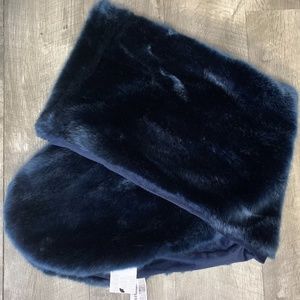 Forever 21 Faux Fur Scarf in Navy